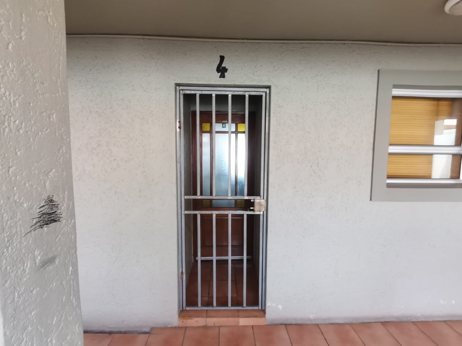 2 Bedroom Property for Sale in Heiderand Western Cape